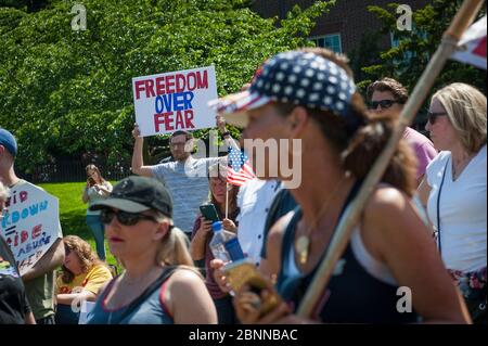 Annapolis, Maryland, États-Unis. 15 mai 2020. Des centaines de personnes assistent à une manifestation de réouverture dans le Maryland sur le terrain de l'État du Maryland à Annapolis, au Maryland, le vendredi 15 mai 2020. Le gouverneur du Maryland Larry Hogan met en œuvre la phase 1 du calendrier de reprise économique COVID-19 du Maryland à 17 h, heure normale de l'est aujourd'hui. (Photo de Rod Lamkey Jr./SIPA USA) crédit: SIPA USA/Alay Live News Banque D'Images