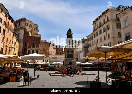 15 mai 2020, Rome, Italie: Vue du Campo dei Fiori sans touristes en raison de la phase 2 du confinement Banque D'Images