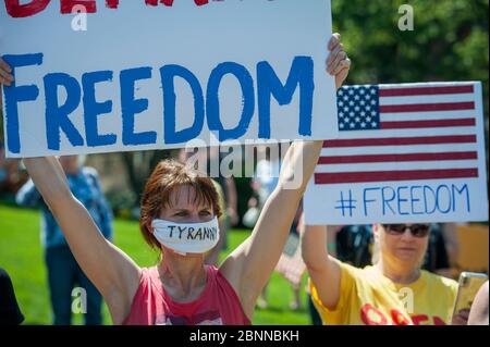 Annapolis, Maryland, États-Unis. 15 mai 2020. Des centaines de personnes assistent à une manifestation de réouverture dans le Maryland sur le terrain de l'État du Maryland à Annapolis, au Maryland, le vendredi 15 mai 2020. Le gouverneur du Maryland Larry Hogan met en œuvre la phase 1 du calendrier de reprise économique COVID-19 du Maryland à 17 h, heure normale de l'est aujourd'hui. (Photo de Rod Lamkey Jr./SIPA USA) crédit: SIPA USA/Alay Live News Banque D'Images