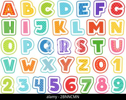 Alphabet de dessin animé. Mignonne de couleur lettres chiffres signes et symboles pour les enfants et les enfants vecteur police drôle Illustration de Vecteur
