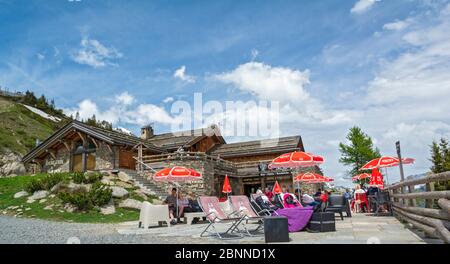 France, Chamonix, fin mai, station de haut de Plan Praz telecabine (gondole), brasserie, restaurant, terrasse Banque D'Images