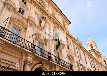 15 mai 2020, Rome, Italie : clôture du Palais Pamphili, Ambassade du Brésil sur la place Navona pendant la phase 2 du confinement Banque D'Images