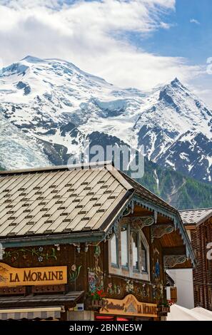 France, Chamonix, fin mai, Restaurant la Moraine, vue sur le Mont blanc Banque D'Images