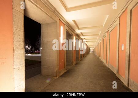 Bureau de l'Administration de l'État de Thuringe, arcades, heure bleue, soirée, Weimar, Thuringe, Allemagne, Banque D'Images