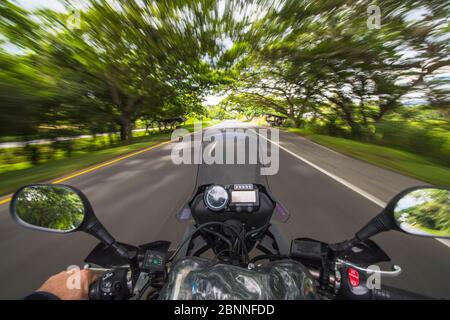 Vue de l'arrière de la poignée d'une moto de conduite, Pereira Banque D'Images