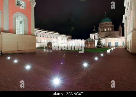 Palais de ville, Gouvernement d'Etat, Cour intérieure, Blue Hour, Nikolaikirche, Potsdam, Brandebourg, Allemagne, Europe Banque D'Images