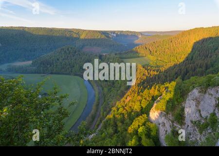 Vue sur le danube, Oberes Donautal (vallée du Haut Danube), Irndorf, Beuron, Alb souabe, Bade-Wurtemberg, Allemagne Banque D'Images