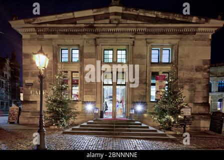 Café Schinkelwache, Theaterplatz, façade, illuminée, Dresde, Saxe, Allemagne, Europe, Banque D'Images