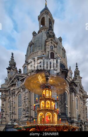 Marché de Noël à Frauenkirche, Neumarkt, vieille ville, Dresde, Saxe, Allemagne, Banque D'Images