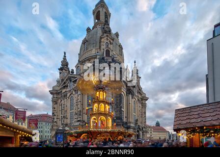 Marché de Noël à Frauenkirche, Neumarkt, vieille ville, Dresde, Saxe, Allemagne, Banque D'Images