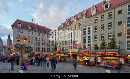 Marché de Noël à Frauenkirche, Neumarkt, vieille ville, Dresde, Saxe, Allemagne, Banque D'Images