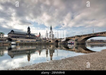 Elbpanorama, Brühlsche terrasse, Zwinger, Hofkirche, Pont Augustus, Dresde, Saxe, Allemagne, Europe, Banque D'Images