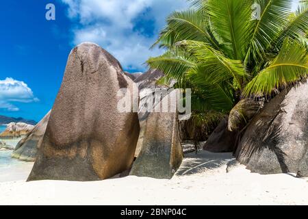 Rochers en granit sur la plage d'Anse Source d'argent, île de la Digue, Seychelles, Océan Indien, Afrique Banque D'Images
