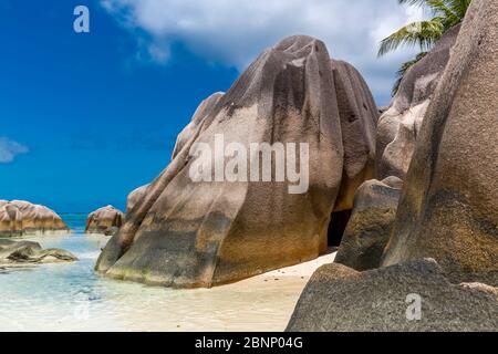 Rochers en granit sur la plage d'Anse Source d'argent, île de la Digue, Seychelles, Océan Indien, Afrique Banque D'Images