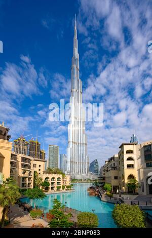 Le centre-ville de Dubaï avec tour Burj Khalifa, EAU