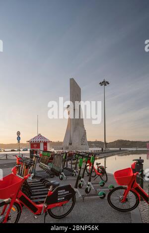 Location de vélos, Monument aux découvertes, Belém, Lisbonne, Portugal Banque D'Images