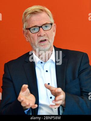 Potsdam, Allemagne. 12 mai 2020. Hans-Ulrich Schmidt, l'un des deux directeurs généraux du Klinikum Ernst von Bergmann. (À 'Bergmann-Klinikum veut devenir l'hôpital le plus sûr pour les pandémies') Credit: Soeren Stache/dpa-Zentralbild/ZB/dpa/Alay Live News Banque D'Images