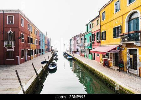 Burano, Venise, Île, Vénétie, Italie, Italie du Nord, maisons de pêcheurs colorées, Europe Banque D'Images