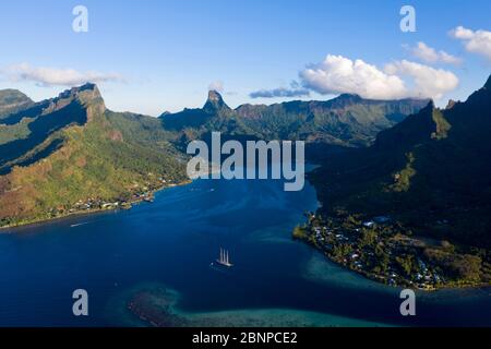 Vue Aérienne De Cook'S Bay, Moorea, Polynésie Française Banque D'Images