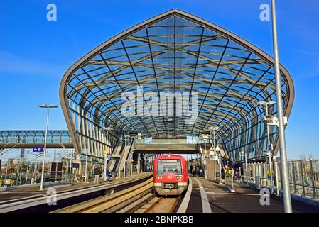 Europe, Allemagne, Hambourg, S-Bahn, station Elbbrücken, nouveau bâtiment, plate-forme et S3, à gauche en traversant U4 Banque D'Images