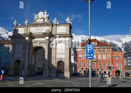 Autriche, Tyrol, Innsbruck, Maria-Theresien-Strasse, Triumphpforte Banque D'Images