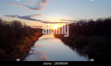 London Ontario Thames River Dam Sunset Aerial Banque D'Images