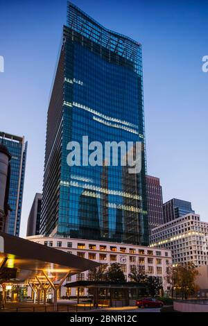 Japon, Honshu, Tokyo, Marunouchi, Kitte Building Et Tokyo Central Post Office Banque D'Images