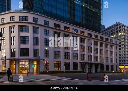 Japon, Honshu, Tokyo, Marunouchi, Kitte Building Et Tokyo Central Post Office Banque D'Images