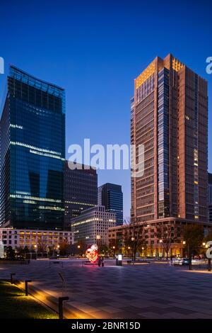 Japon, Honshu, Tokyo, Marunouchi, Marunouchi Building Et Kitte Building Banque D'Images