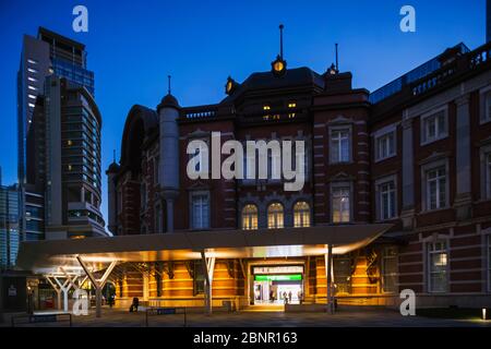 Japon, Honshu, Tokyo, Marunouchi, Gare De Tokyo, Vue Extérieure La Nuit Banque D'Images