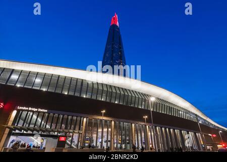 Angleterre, Londres, Southwark, London Bridge City, Vue Nocturne De La Gare De London Bridge Et Du Shard Banque D'Images
