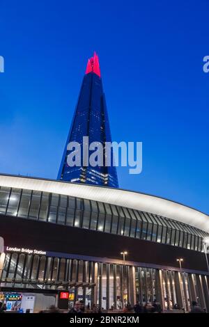 Angleterre, Londres, Southwark, London Bridge City, Vue Nocturne De La Gare De London Bridge Et Du Shard Banque D'Images