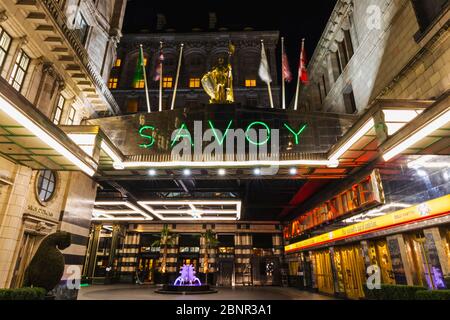 Angleterre, Londres, The Strand, Le Luxury Savoy Hotel A Ouvert Ses Portes En 1889 Et Conçu Par L'Architecte Anglais Thomas Edward Collcutt Banque D'Images