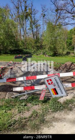 Frontières fermées à l'Allemagne et à la France lors de l'éclusage de Corona à Bâle, en Suisse Banque D'Images