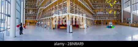 Athènes Grèce. La Bibliothèque nationale à l'intérieur du Centre culturel de la Fondation Stavros Niarchos. Banque D'Images