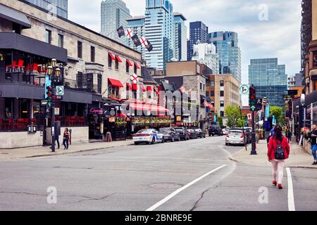 Montréal, Canada - juin 2018 : pubs, cafés et bâtiments à la rue Crescent à Montréal, Québec, Canada. Banque D'Images