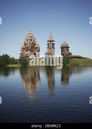 Île de Kizhi. Église de la Transfiguration construite au début du XVIIIe siècle. Lac d'Onega, Carélie, Russie. Banque D'Images