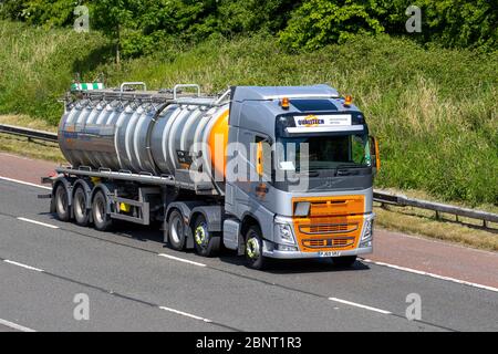 Qualitech Environmental Services; camions de livraison de transport, camion, transport, camion, transporteur de fret, véhicule Volvo FH, transport commercial européen, industrie, M6 à Manchester, Royaume-Uni Banque D'Images