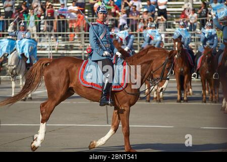 Membre de l'armée chilienne lors du défilé militaire annuel dans le cadre des commémorations de Fiestas Patrias à Santiago, au Chili. Banque D'Images