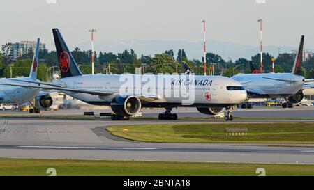 Richmond, Colombie-Britannique, Canada. 15 mai 2020. Avions Air Canada à l'aéroport international de Vancouver le 15 mai 2020, le jour où Air Canada a annoncé sa décision de licencier environ 20,000 employés en juin. Crédit : Bayne Stanley/ZUMA Wire/Alay Live News Banque D'Images