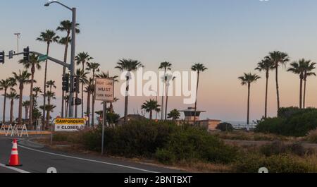 États-Unis. 15 mai 2020. Les terrains de camping de la plage de San Elijo restent fermés pendant la pandémie COVID-19. D'autres plages de l'État et de petites entreprises ont rouvert à San Diego, CA, le 15 mai 2020. (Photo de Rishi Deka/Sipa USA) crédit: SIPA USA/Alay Live News Banque D'Images