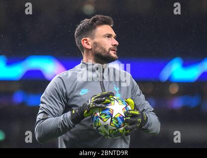 LONDRES, ANGLETERRE - 1er OCTOBRE 2019 : Hugo Lloris de Tottenham photographié avant le match du groupe B de la Ligue des champions de l'UEFA de 2019/20 entre Tottenham Hotspur FC (Angleterre) et Bayern Munchen (Allemagne) au stade Tottenham Hotspur. Banque D'Images