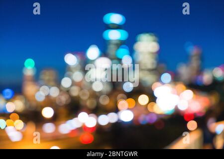 Seattle City scape avec feu de circulation de l'autoroute de nuit,Washington,USA. -Blured. Banque D'Images