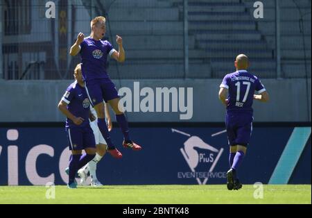 Aue, Allemagne. 16 mai 2020. Football: 2ème Bundesliga, FC Erzgebirge Aue - SV Sandhausen, 26ème jour de match, au Sparkassen-Erzgebirgsstadion. Aues Florian Krüger célèbre son objectif de 2:0. NOTE IMPORTANTE: Selon les règlements de la DFL Deutsche Fußball Liga et de la DFB Deutscher Fußball-Bund, il est interdit d'utiliser ou d'avoir utilisé dans le stade et/ou des photos prises du match sous forme d'images de séquence et/ou de séries de photos de type vidéo. Credit: Robert Michael/dpa-Zentralbild - Pool/dpa/Alay Live News Banque D'Images