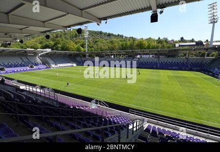 Aue, Allemagne. 16 mai 2020. Football: 2ème Bundesliga, FC Erzgebirge Aue - SV Sandhausen, 26ème jour de match, au Sparkassen-Erzgebirgsstadion. Vue sur le stade. NOTE IMPORTANTE: Selon les règlements de la DFL Deutsche Fußball Liga et de la DFB Deutscher Fußball-Bund, il est interdit d'utiliser ou d'avoir utilisé dans le stade et/ou des photos prises du match sous forme d'images de séquence et/ou de séries de photos de type vidéo. Credit: Sebastian Wutzler/dpa-Zentralbild - Pool/dpa/Alay Live News Banque D'Images