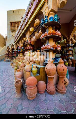 Produits artisanaux dans l'ancien souk de Nizwa, en Oman Banque D'Images