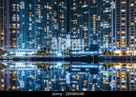 La vue de nuit de la baie 101 à Busan City, Corée du Sud. Banque D'Images