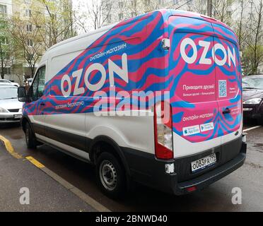 Moscou, Russie - Mai 4. 2020. Société automobile de marque Ozon.ru Commerce Internet Banque D'Images