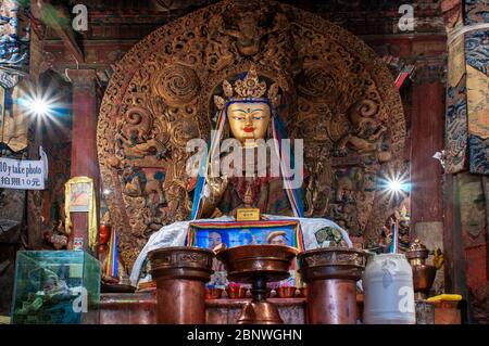 Statue de Bouddha Maitreya à l'intérieur du Chorten de Kumbum au monastère de Palkhor Chode à Gyantse. Monastère de Paelkhor Pelkhor Chode, Gyantse, Gyangze, Tibet, Chi Banque D'Images