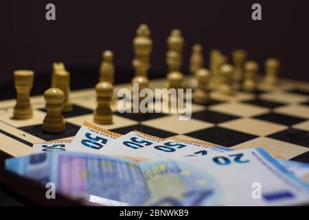 le chessboard prêt à commencer le jeu et à pike sur un côté. Banque D'Images